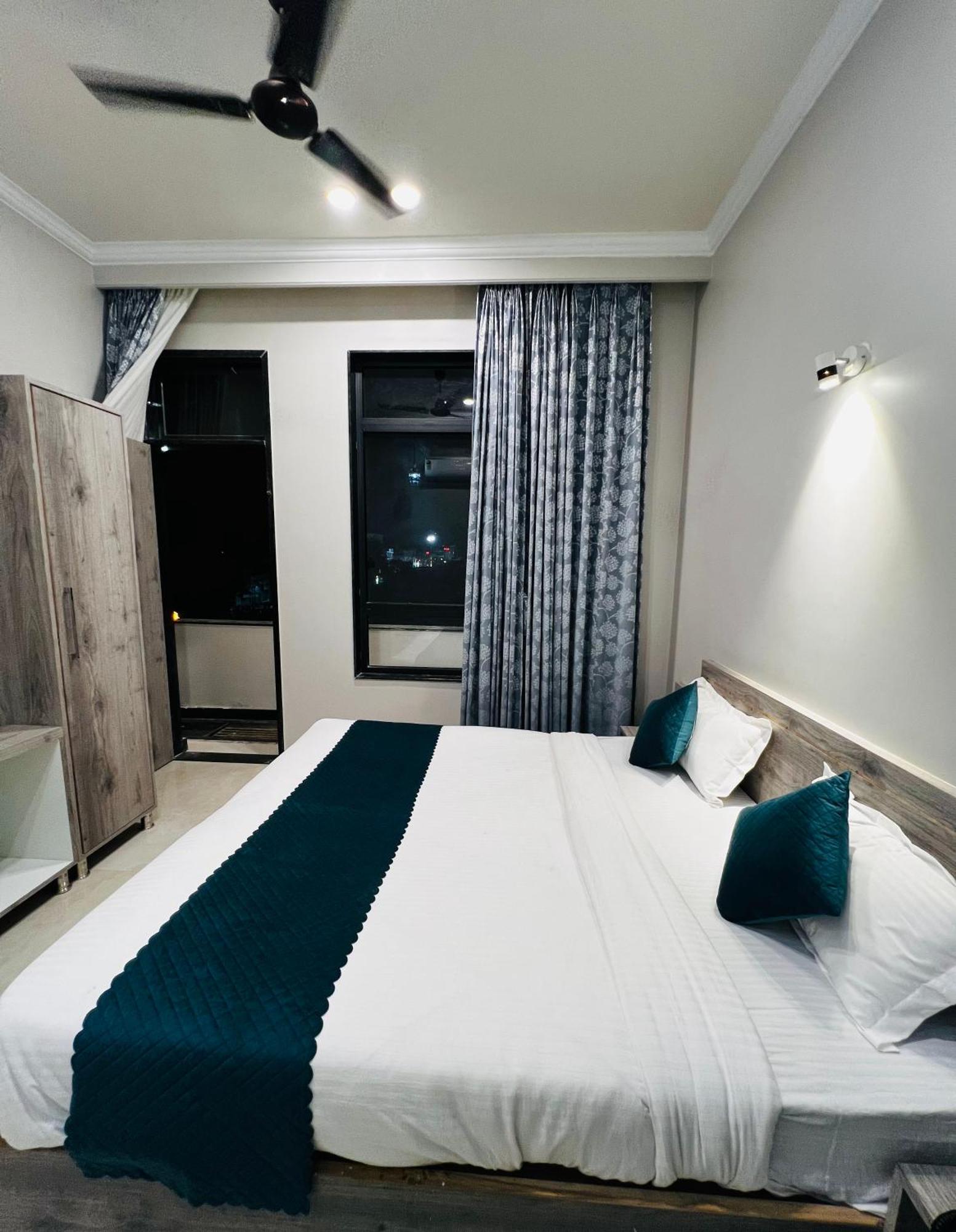 The Tri Arrow Hotel Khātu Buitenkant foto