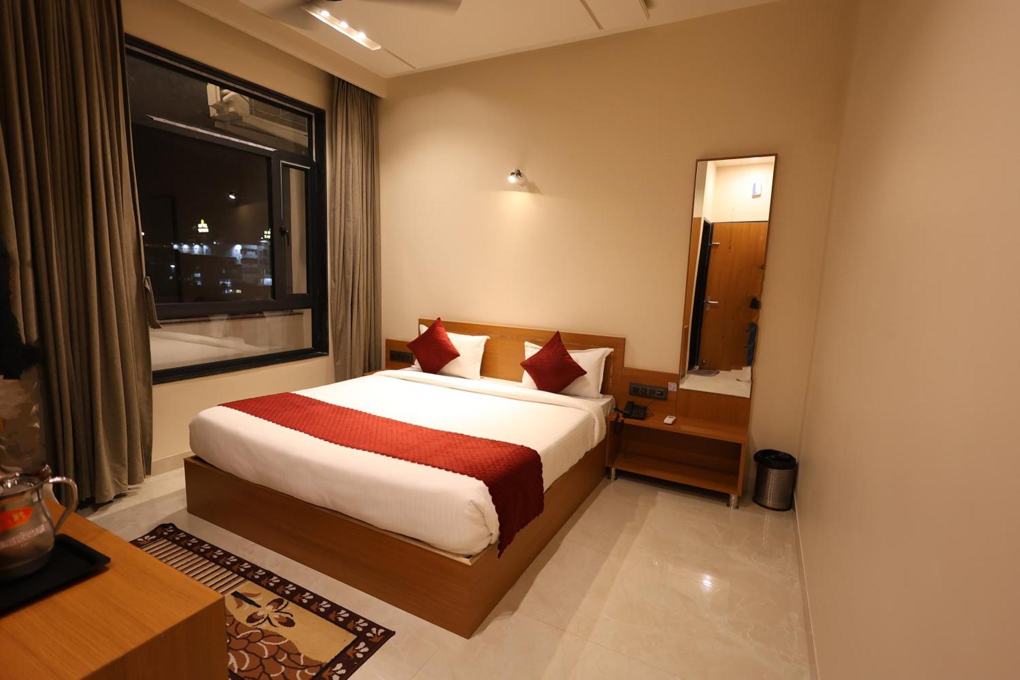 The Tri Arrow Hotel Khātu Buitenkant foto