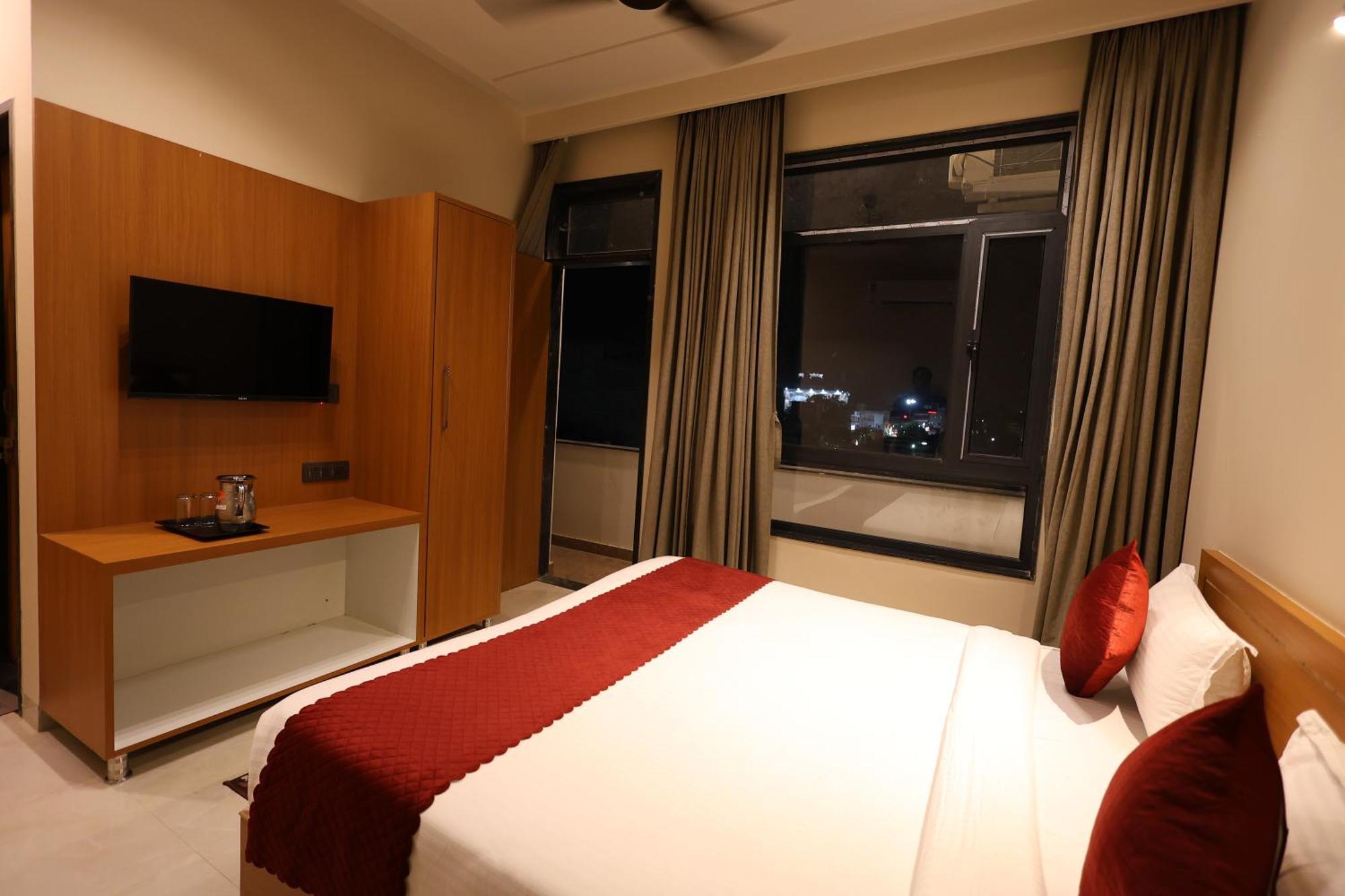 The Tri Arrow Hotel Khātu Buitenkant foto